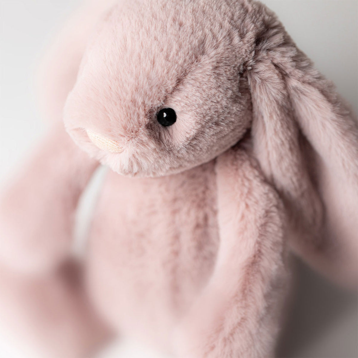 Bashful Lux Bunny Rosa