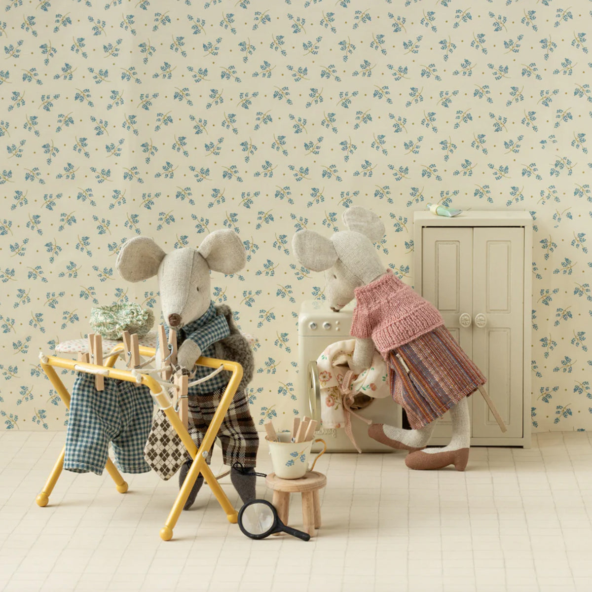 Wooden Mouse Closet Cream