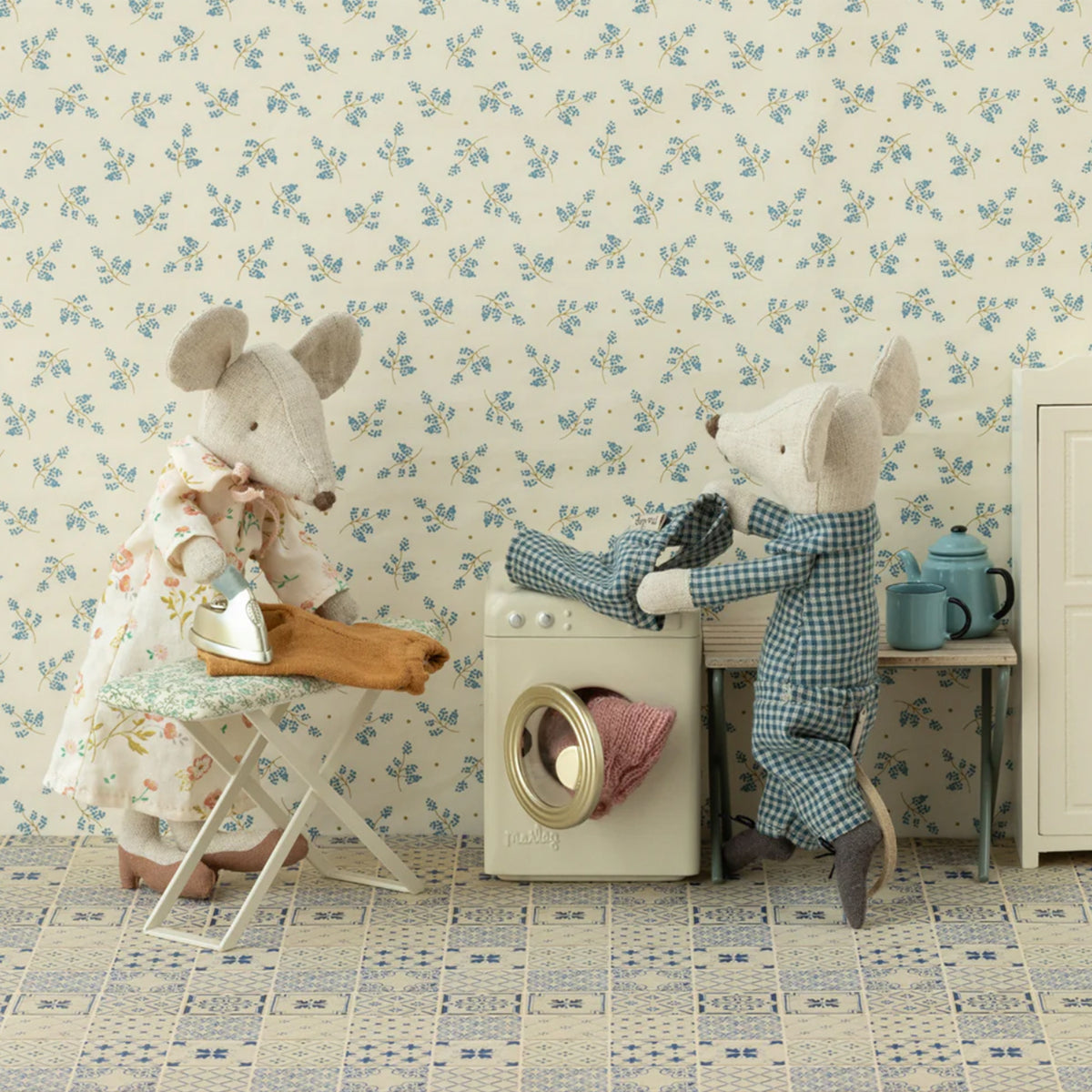 Mouse Iron and Ironing Board