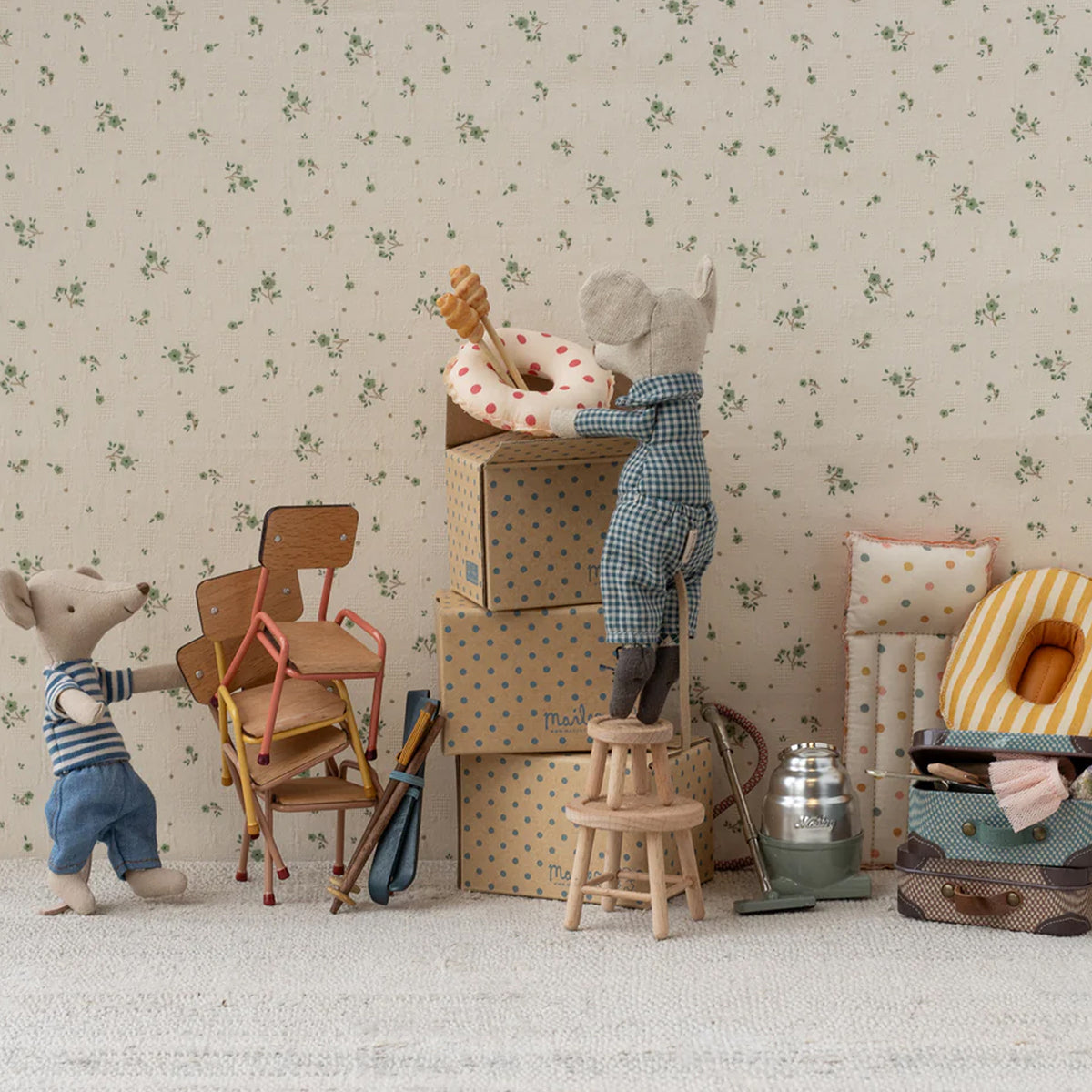 Yellow Chair - Mouse