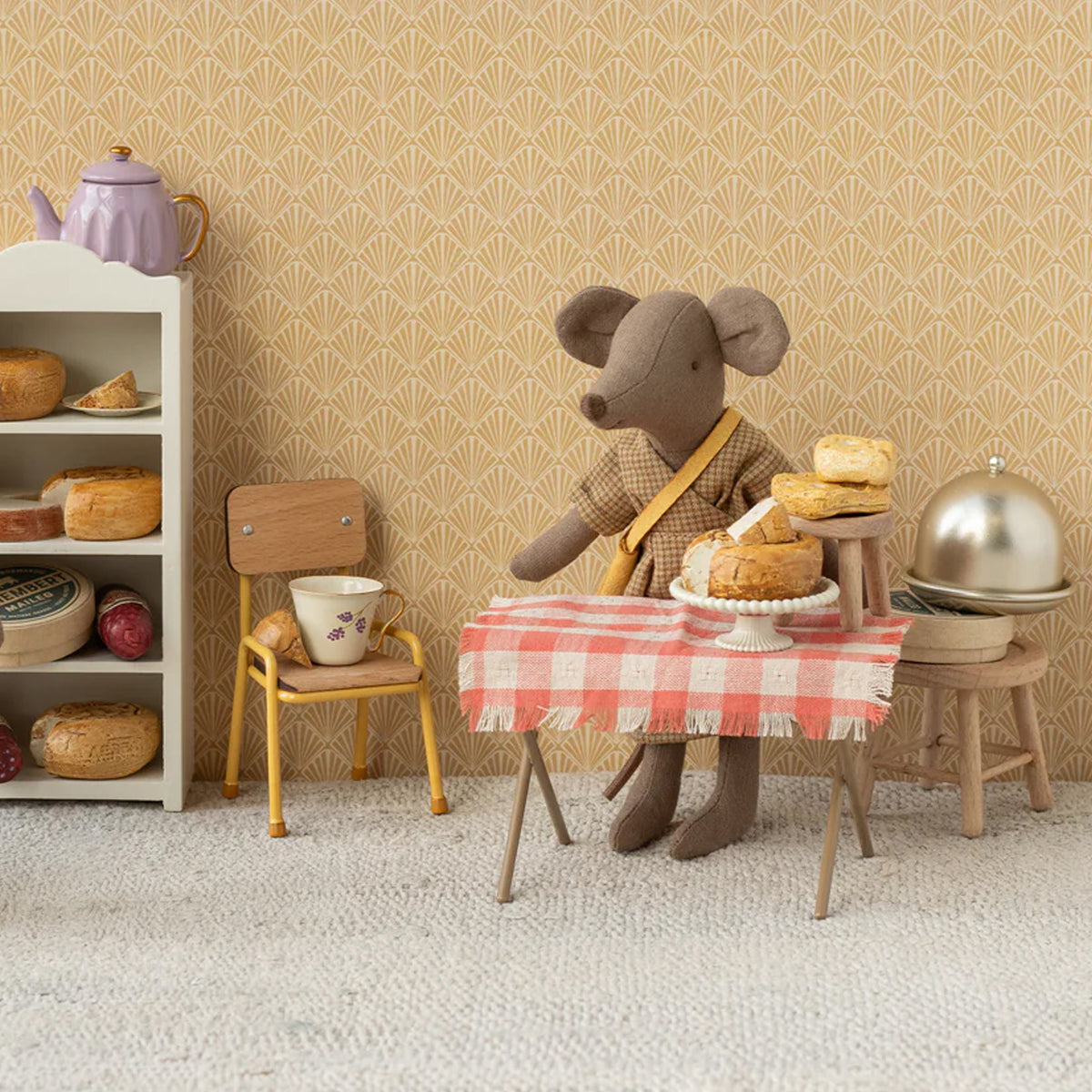 Mum Mouse with Cheese Bag