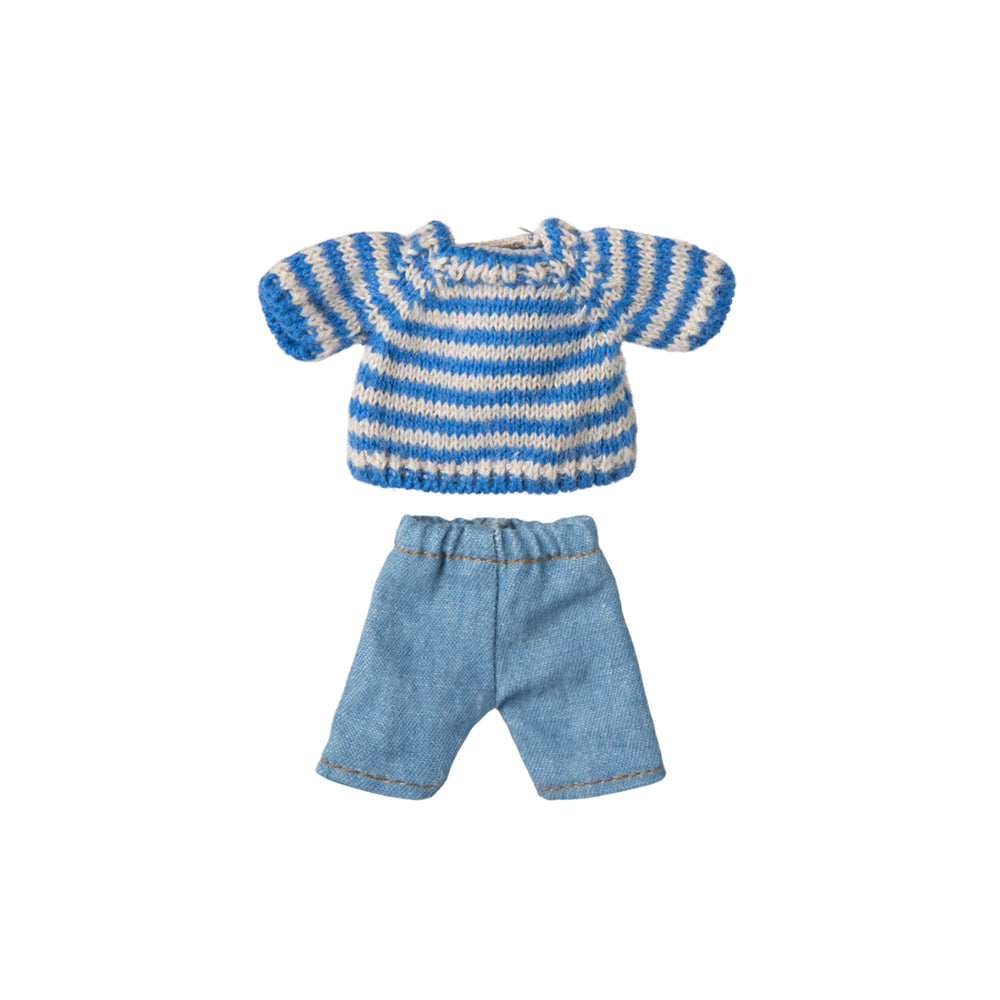 Knitted Sweater and Pants for Big Brother Mouse